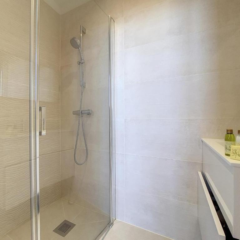 Nestor&Jeeves - NICE TO MEET YOU - Top floor - Central - Appartement 3 Chambres - 25