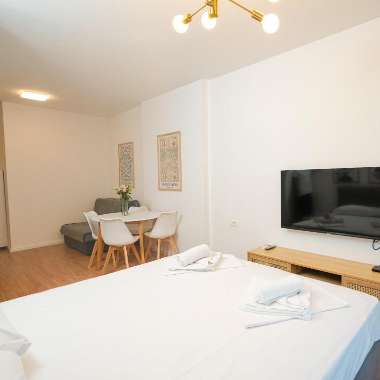 ToRo Hospitality - One-Bedroom Standard Apartment - 2