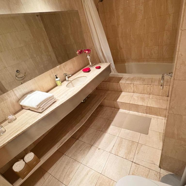 Large apartment with Jacuzzi and view in luxury district - Two-Bedroom Apartment - 6