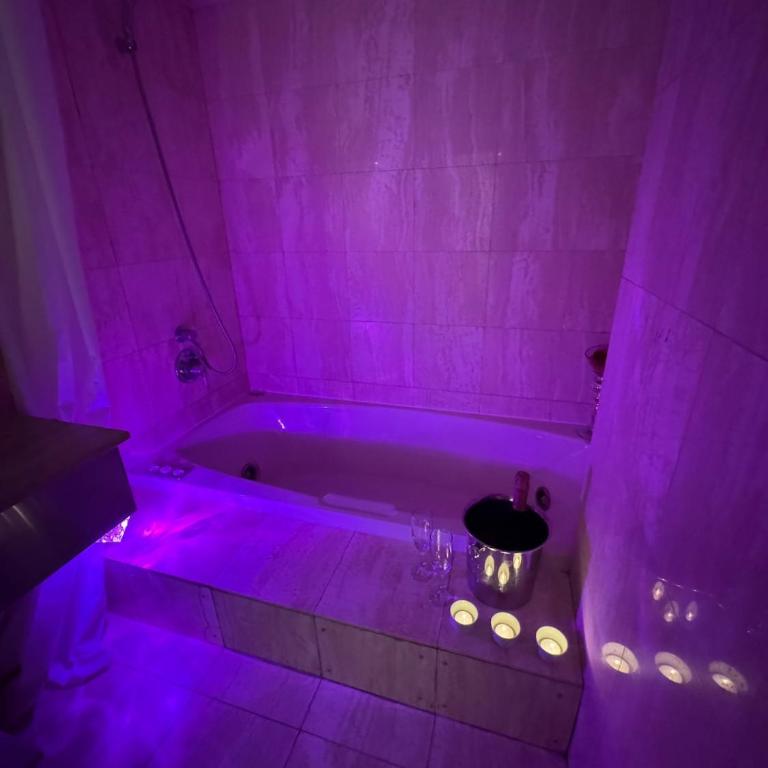 Large apartment with Jacuzzi and view in luxury district - Two-Bedroom Apartment - 9