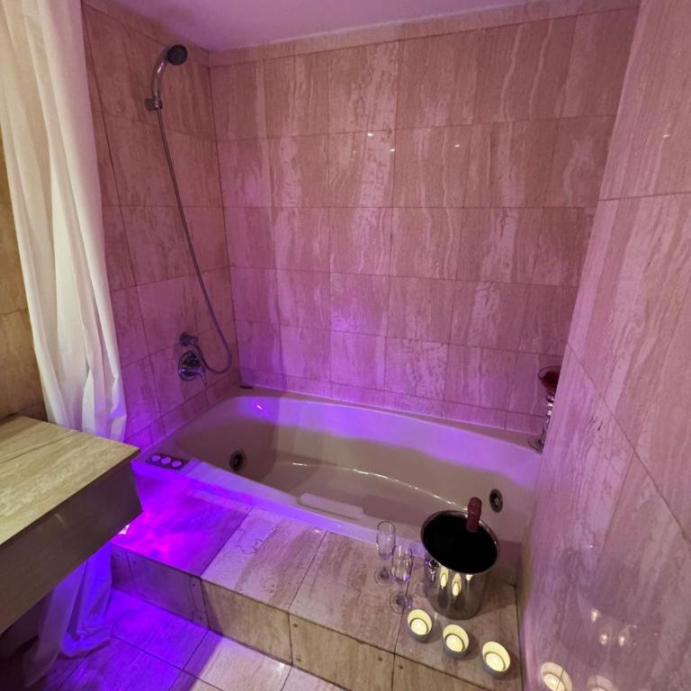Large apartment with Jacuzzi and view in luxury district - Two-Bedroom Apartment - 10