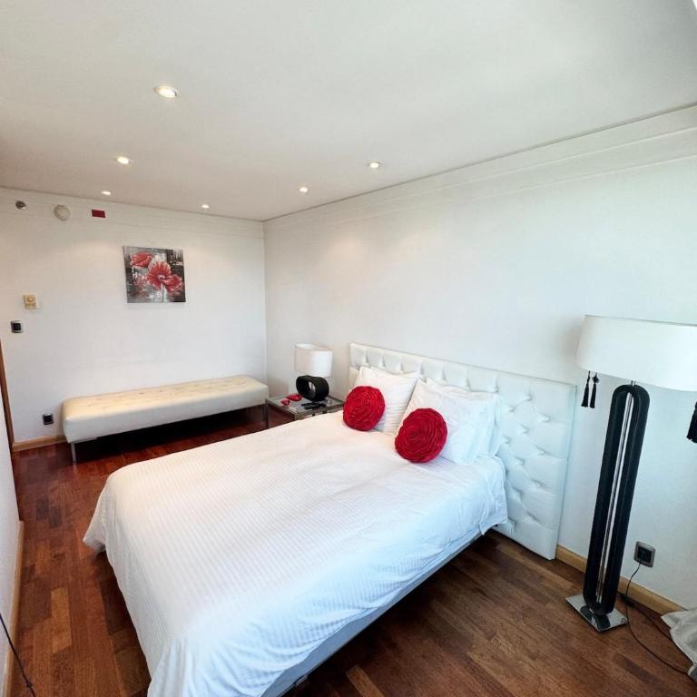 Large apartment with Jacuzzi and view in luxury district - Two-Bedroom Apartment - 16