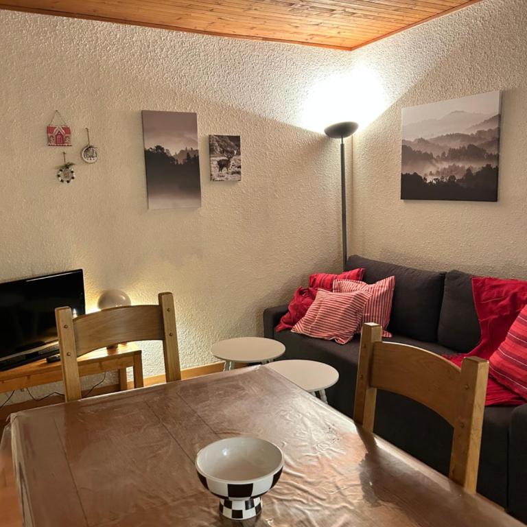RISOUL - Les Airelles - 6 à 8 couchages - Rue principale/ commerçante - Appartement 3 Chambres - 12