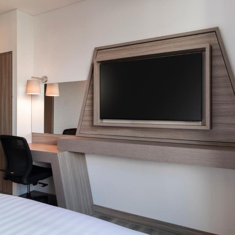 Hampton by Hilton Cartagena - Queen Room - Non-Smoking - 5