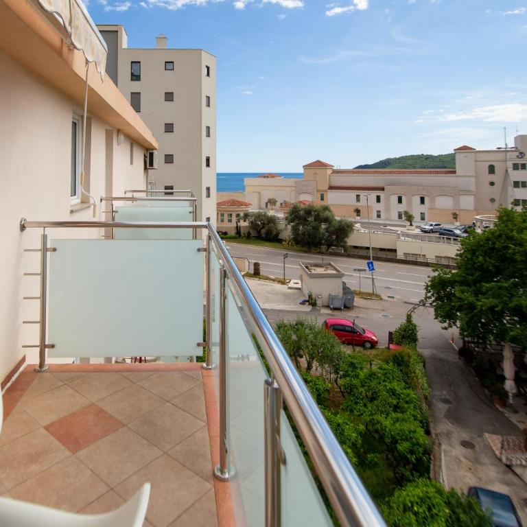 Apartmani Becici - One-Bedroom Apartment - 15