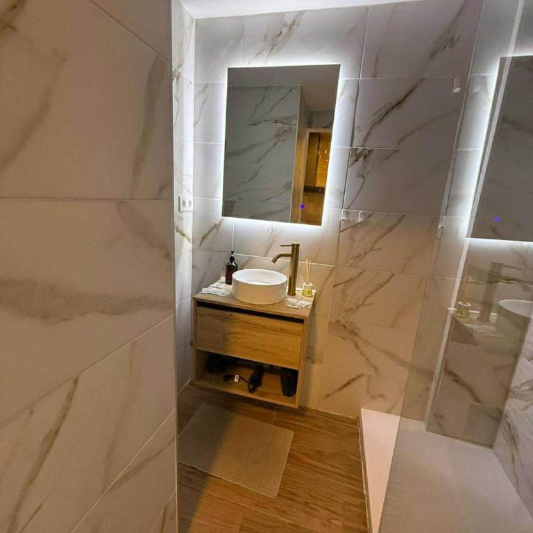 Jacaranda Sunset Apartment with Terrace & Pool By Budha Apartments - Estudio - 14