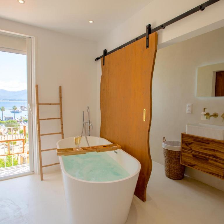 Sublime, hyper-centre d'Ajaccio, avec Spa, Sauna, Vue mer & Plage à 3min - Appartement 1 Chambre - 9