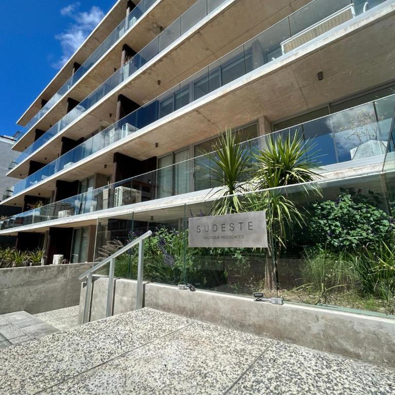 An oasis in the middle of the noise - One-Bedroom Apartment - 7