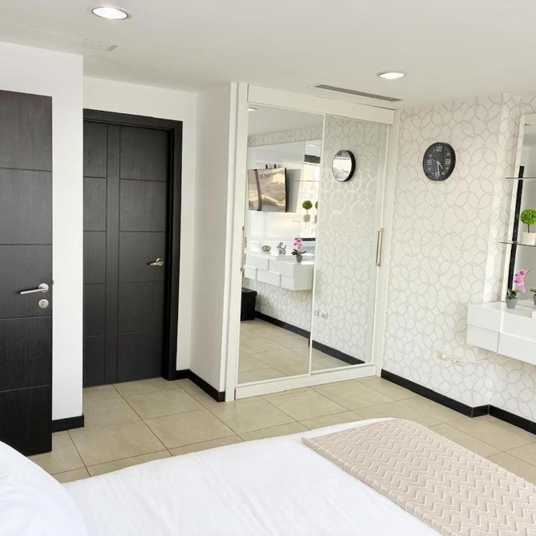 Departamento en Puerto Santa Ana - Bellini Suite - Three-Bedroom Apartment - 6