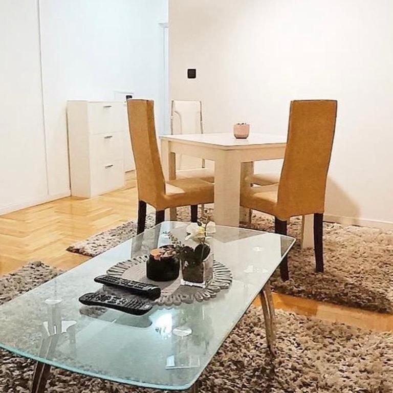 Apartment Eleven - One-Bedroom Apartment - 3