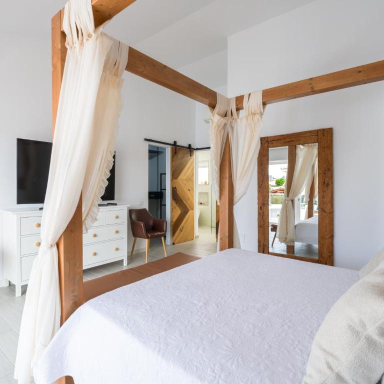 Sunnyland Villa - Three-Bedroom Villa - 38