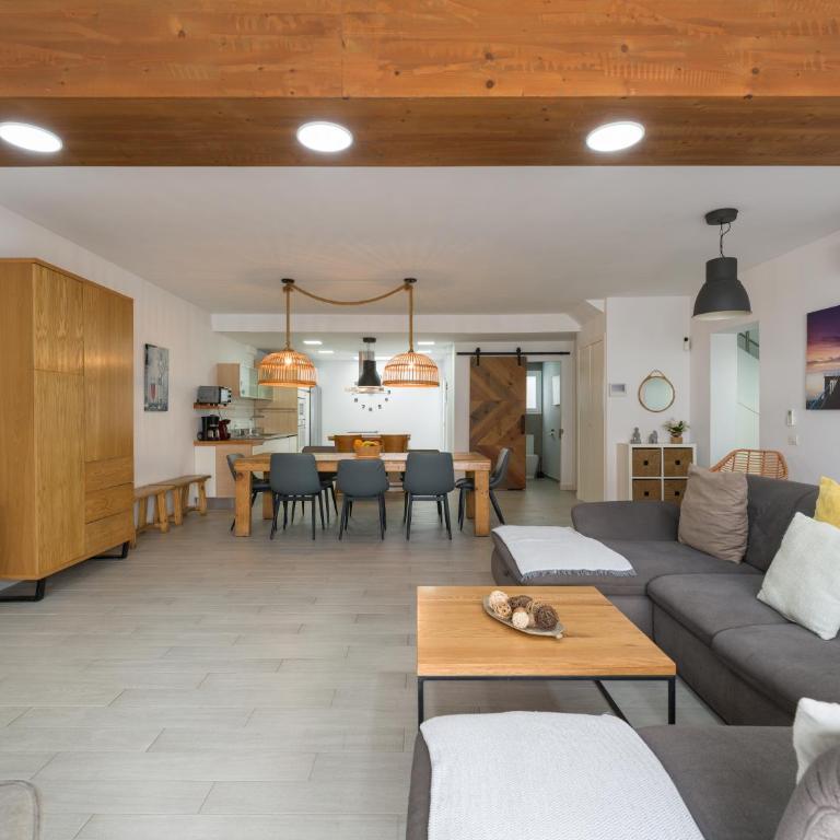 Sunnyland Villa - Three-Bedroom Villa - 40