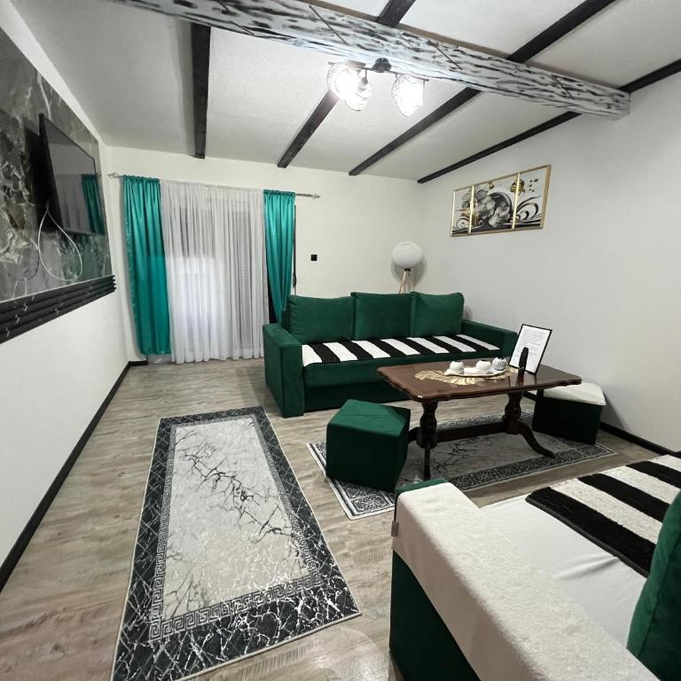 Apartmani M&DŽ Bihać - Three-Bedroom Deluxe Apartment - 5