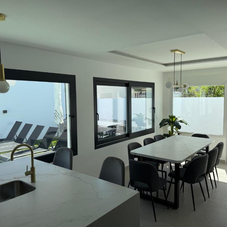 Villa Jupiter by Albir Proper Properties - Three-Bedroom Villa - 29