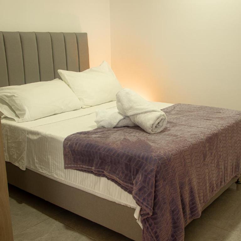 Frente al mall Viva Envigado, AC, moderno - Two-Bedroom Apartment - 18