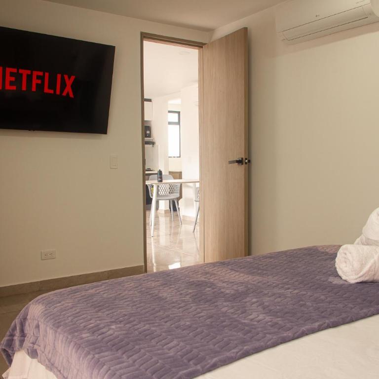 Frente al mall Viva Envigado, AC, moderno - Two-Bedroom Apartment - 3