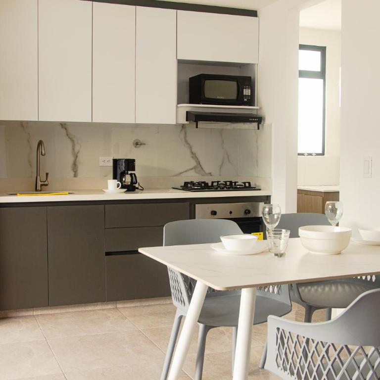 Frente al mall Viva Envigado, AC, moderno - Two-Bedroom Apartment - 4