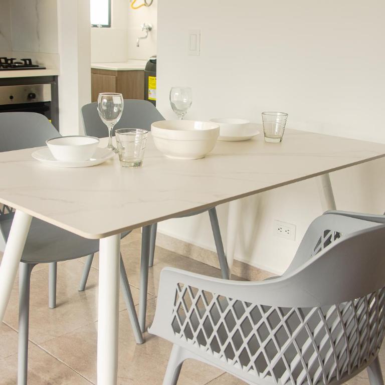 Frente al mall Viva Envigado, AC, moderno - Two-Bedroom Apartment - 12