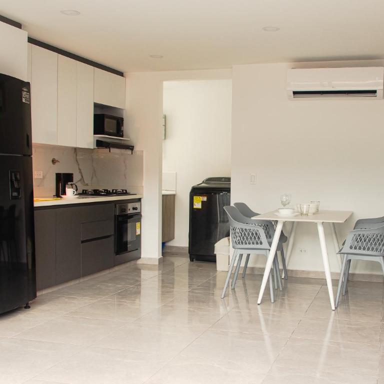 Frente al mall Viva Envigado, AC, moderno - Two-Bedroom Apartment - 22