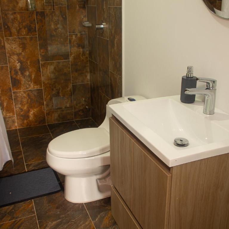 Frente al mall Viva Envigado, AC, moderno - Two-Bedroom Apartment - 16