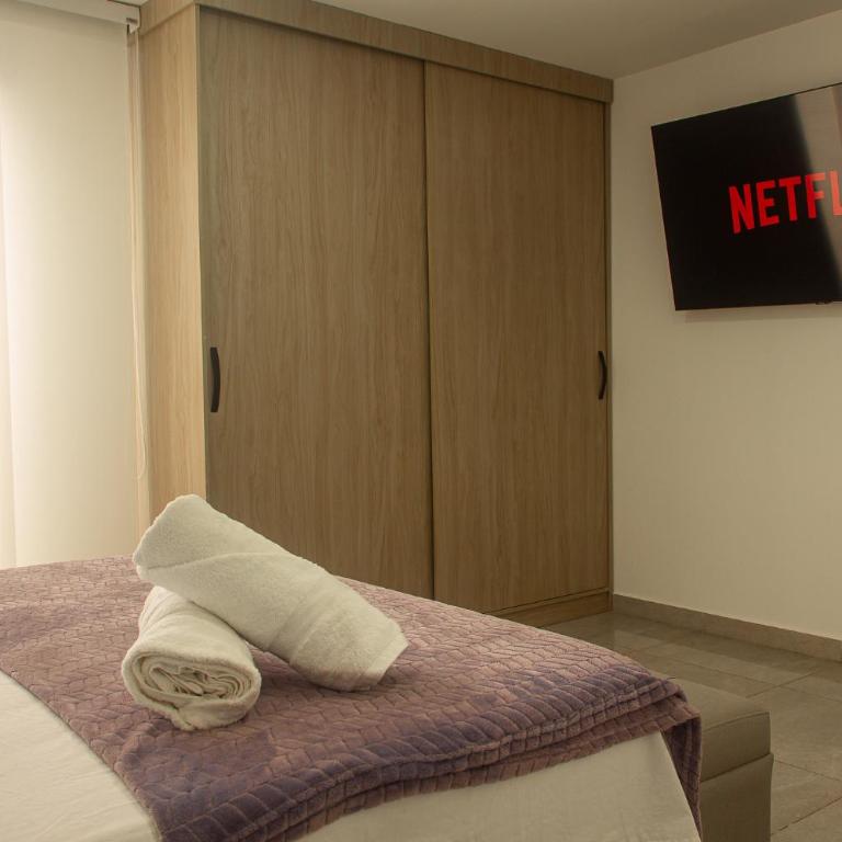 Frente al mall Viva Envigado, AC, moderno - Two-Bedroom Apartment - 20