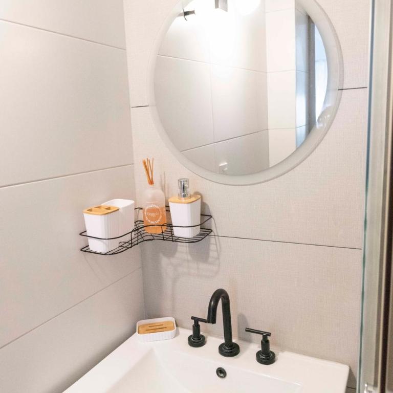 Monoambiente a METROS del MAR en Paseo Olavarría - One-Bedroom Apartment - 3