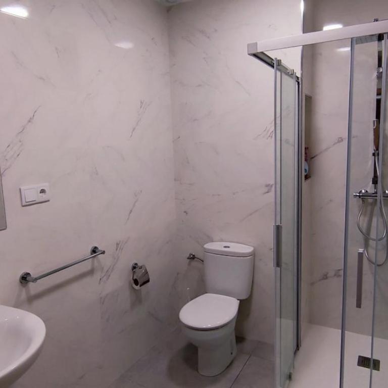 Primera línea de playa Familiar Maravillosas Vistas Piscina Wifi Reformado - Apartamento de 2 dormitorios con terraza y vistas al mar - 10