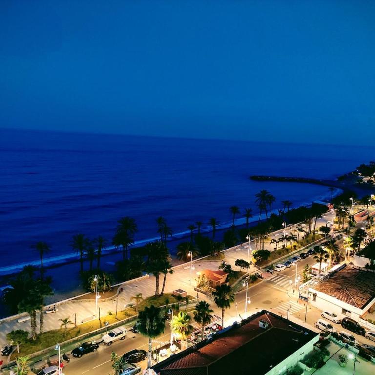 Primera línea de playa Familiar Maravillosas Vistas Piscina Wifi Reformado - Apartamento de 2 dormitorios con terraza y vistas al mar - 15