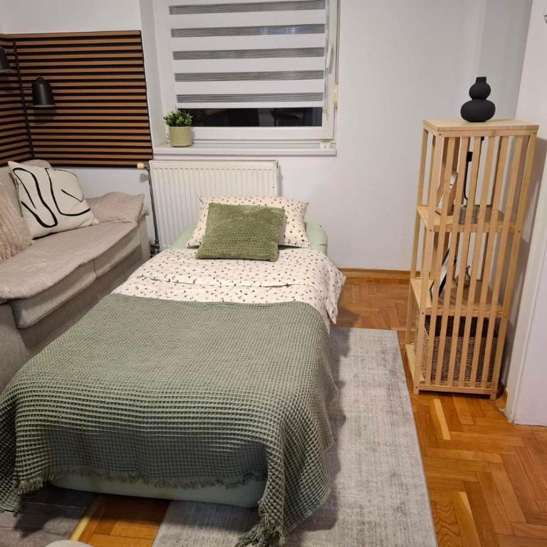 NS Urban Stay-Studio with Balcony and Free Parking - Apartman sa 1 Spavaćom Sobom - 14