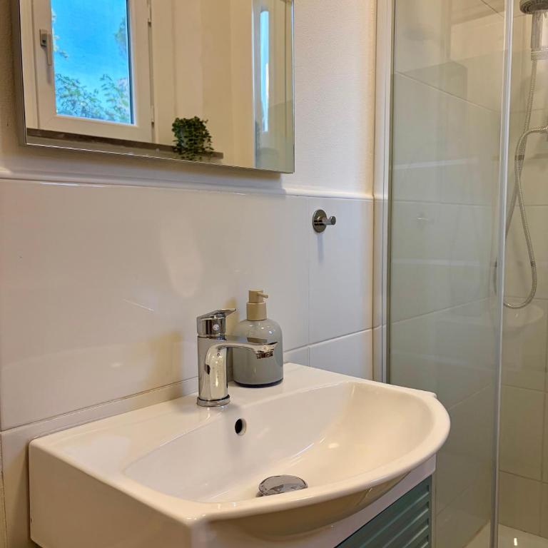 Le Camelie GuestHouse - One-Bedroom Apartment - 7