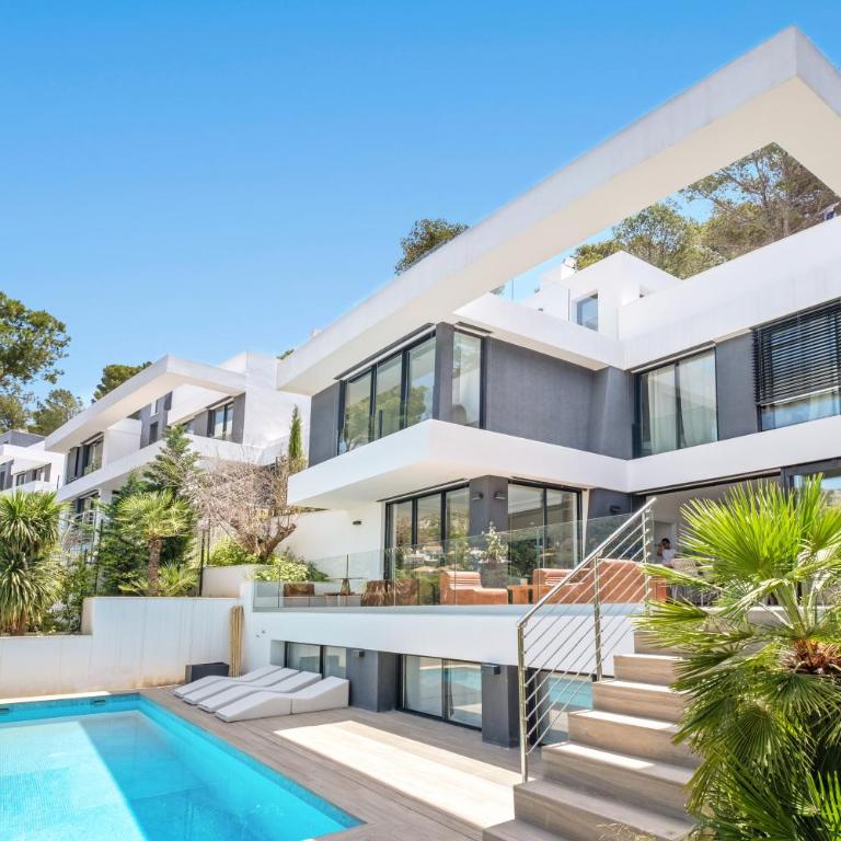 Villas Pinares - Sea,City,Mountain Views, Gym SaltPool BBQ - Beach 2km, City 5km - Villa with Private Pool - 2