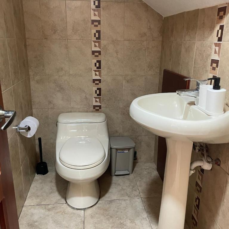 Casa Terminal Terrestre - Three-Bedroom Villa - 12