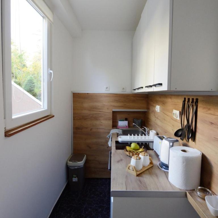 Anywhere on Foot - FREE Parking - One-Bedroom Apartment - 3