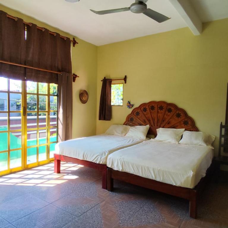 Jungle Palace hostel santaella - Habitación Familiar con vistas al jardín - 2