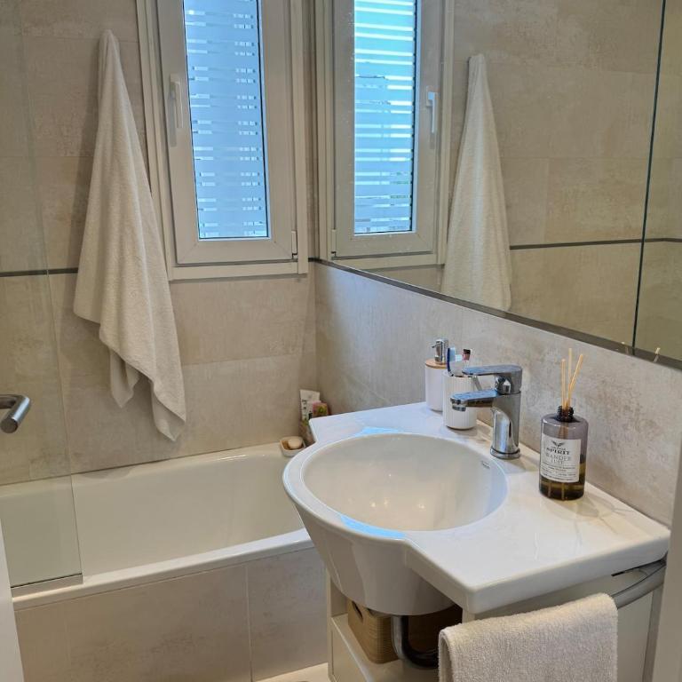 Saint Cathering 2Amb Aldrey Pileta climatizada - One-Bedroom Apartment - 8