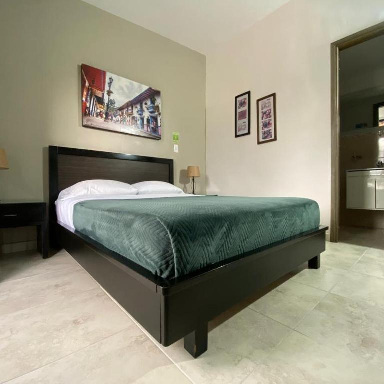 Casa Borbon - Habitación Doble con balcón y baño privado - 13