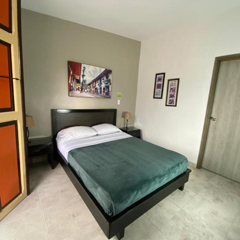 Casa Borbon - Habitación Doble con balcón y baño privado - 20