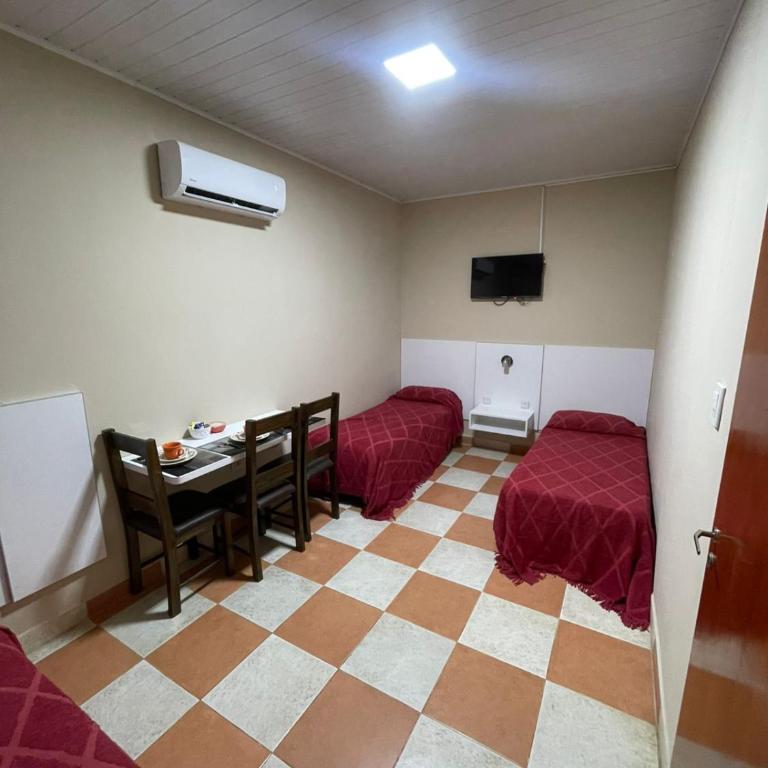 Hotel Don Luis - Family Room - 9