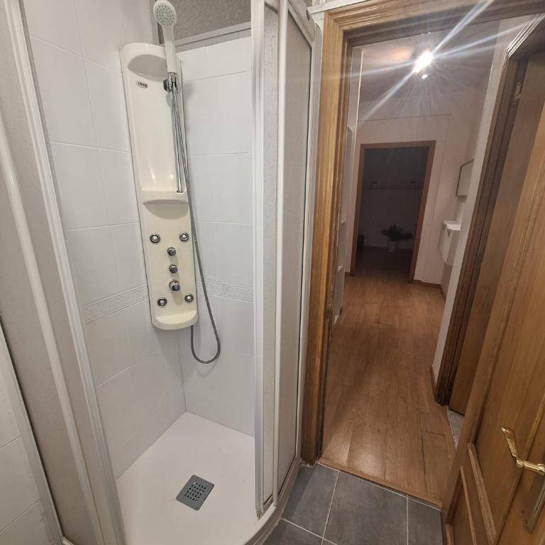 Mundo Pepe Chamartín - Large Double Room - 5