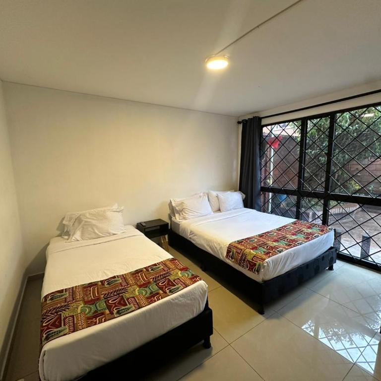 Bamuka Hostal - Habitación Familiar Estándar - 5