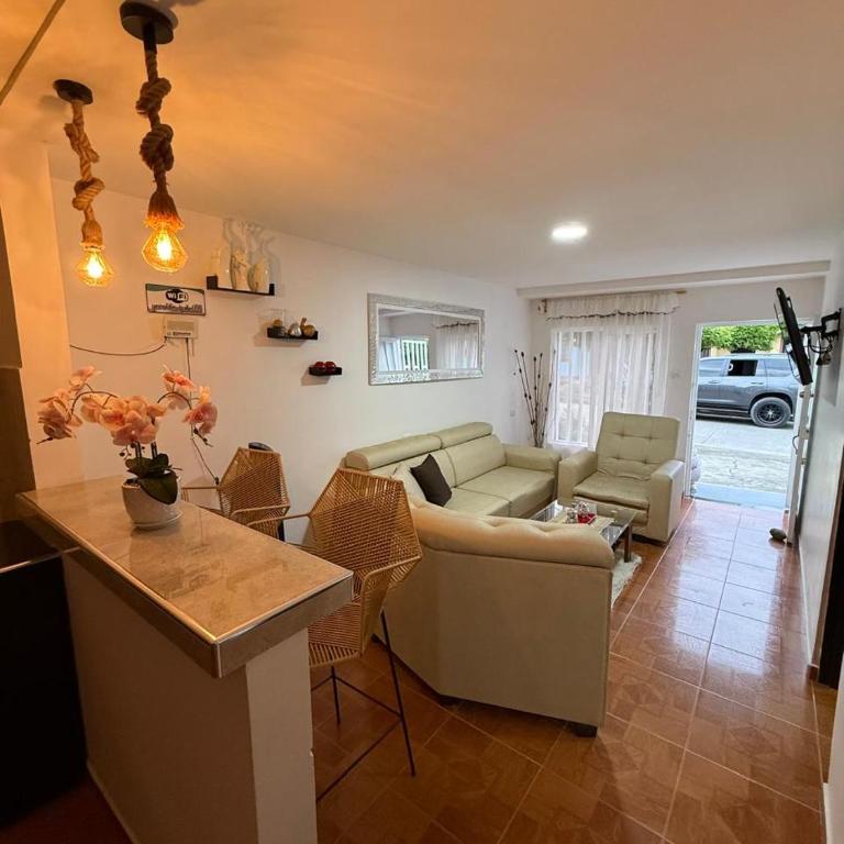 Hostal Maxim - Casa de 3 dormitorios - 1