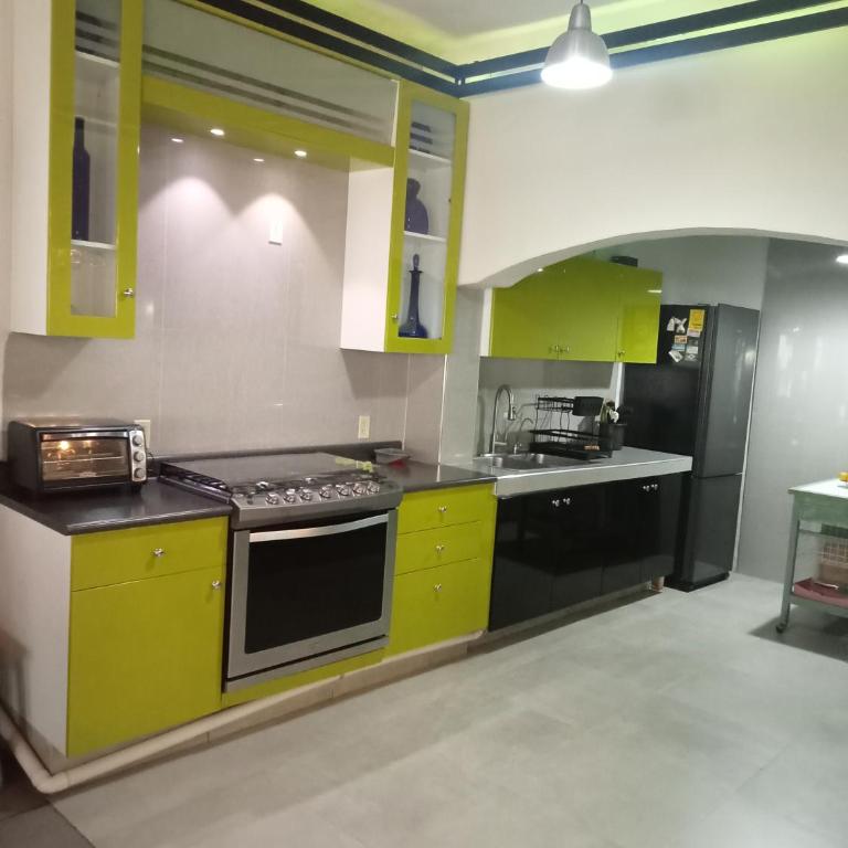 La casa del Jardín - Three-Bedroom Apartment - 8