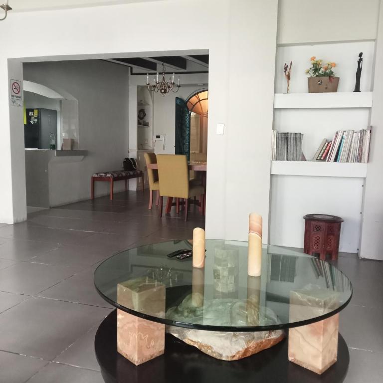 La casa del Jardín - Three-Bedroom Apartment - 2