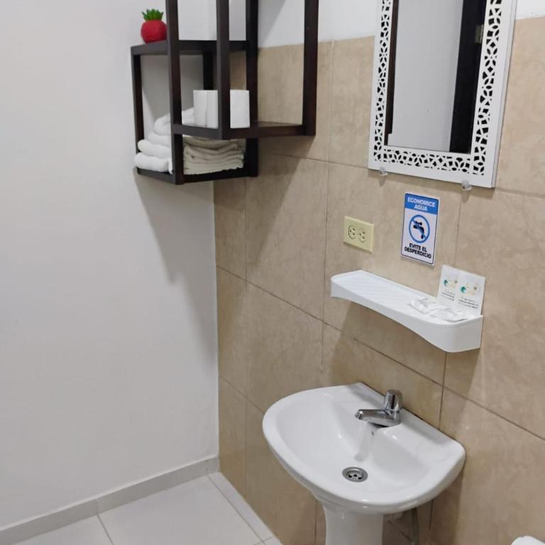 Hosteria La Veleta, Playas - Habitación Cuádruple Estándar - 6