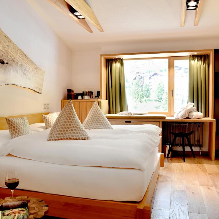 The Dom Hotel Saas-Fee operated by Dorint - Deluxe Doppelzimmer - 1