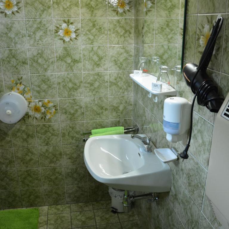 Pension Stieber - Chambre Quadruple avec Baignoire - 7