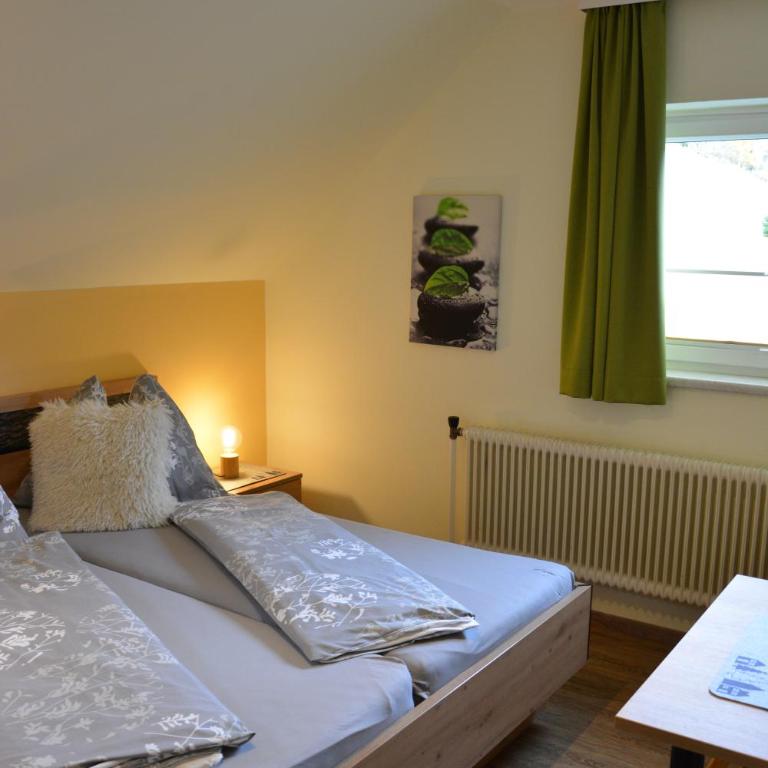 Pension Stieber - Chambre Quadruple avec Baignoire - 21