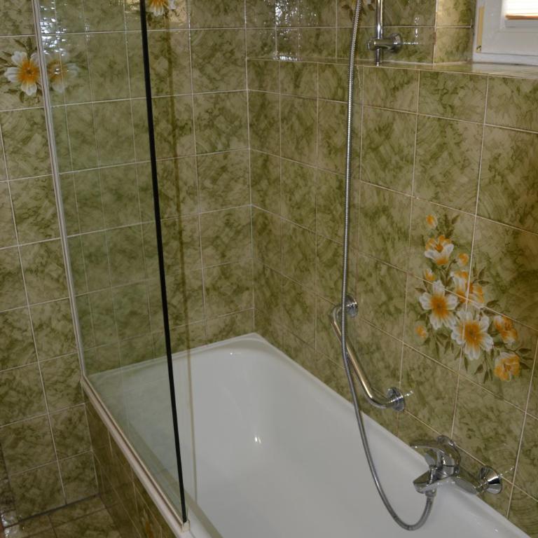 Pension Stieber - Chambre Quadruple avec Baignoire - 16