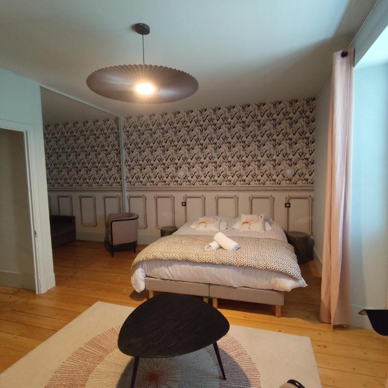 Domaine Clairfontaine Noyarey - Suites Junior - Chambre Double ou Lits Jumeaux - Vue sur Jardin - 9