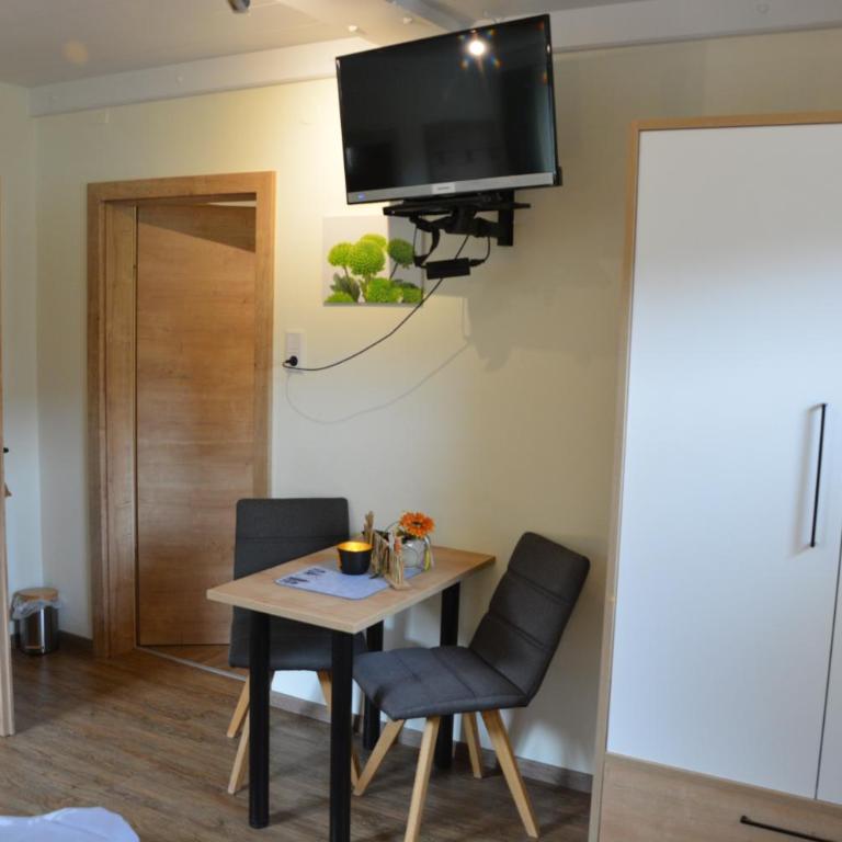Pension Stieber - Chambre Quadruple avec Baignoire - 10